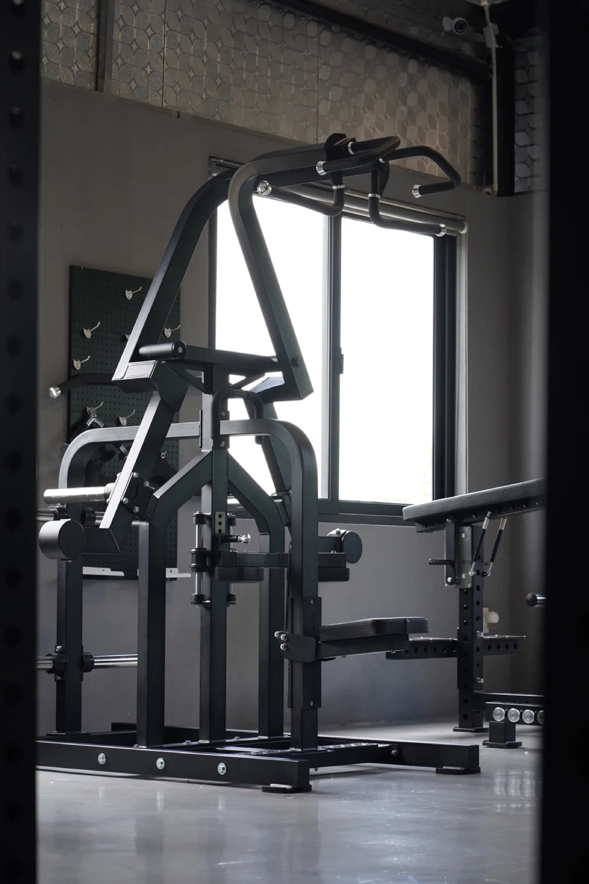Scissor pulldown machine on the LEGION IX training floor